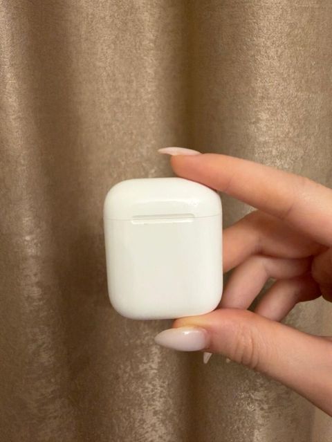 Apple AirPods (1-ci/2-ci nəsil dizaynı) – şarj qutusu ilə - Rəng: ağ — Bakı