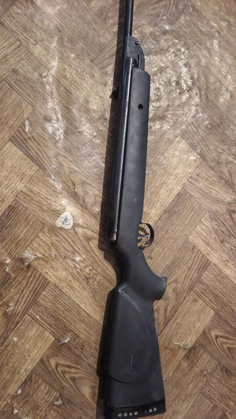 Təsviri: - Yaylı (qırma lüləli) pnevmatik tüfəng - Kalibr: 5.5 mm — Bakı