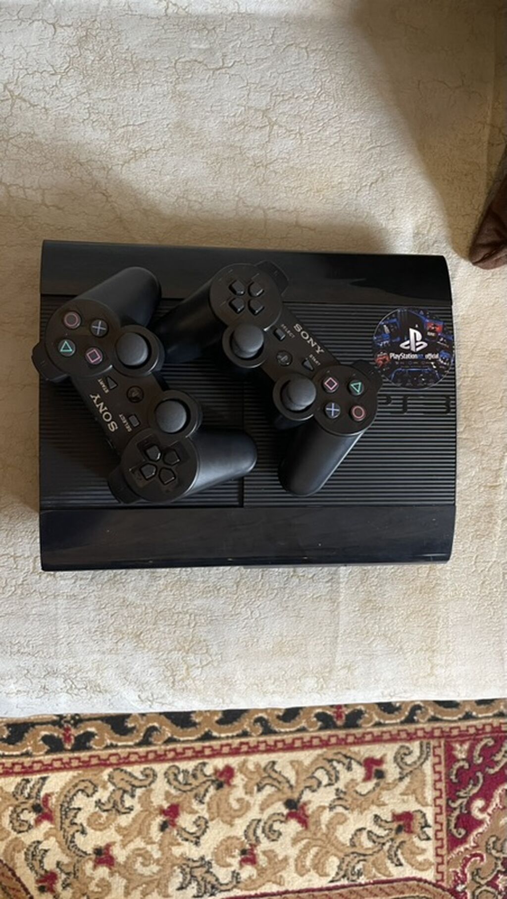 Sony PlayStation 3 Super Slim oyun konsolu 2 Pult üstnde verilir — Oyun konsolları, Xırdalan (2)