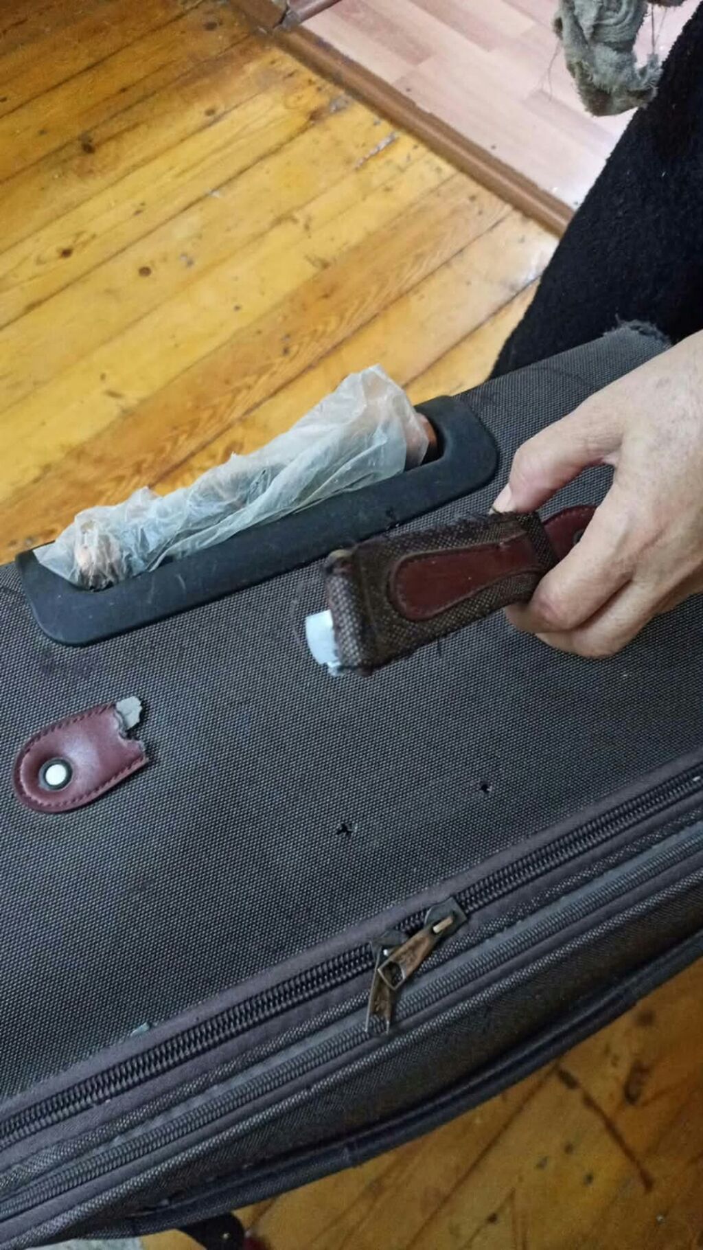 Böyük ölçülü təkərli səyahət çamadan satılır. qiymət 30 manat. Sadəcə — Çamadanlar, Sumqayıt (6)