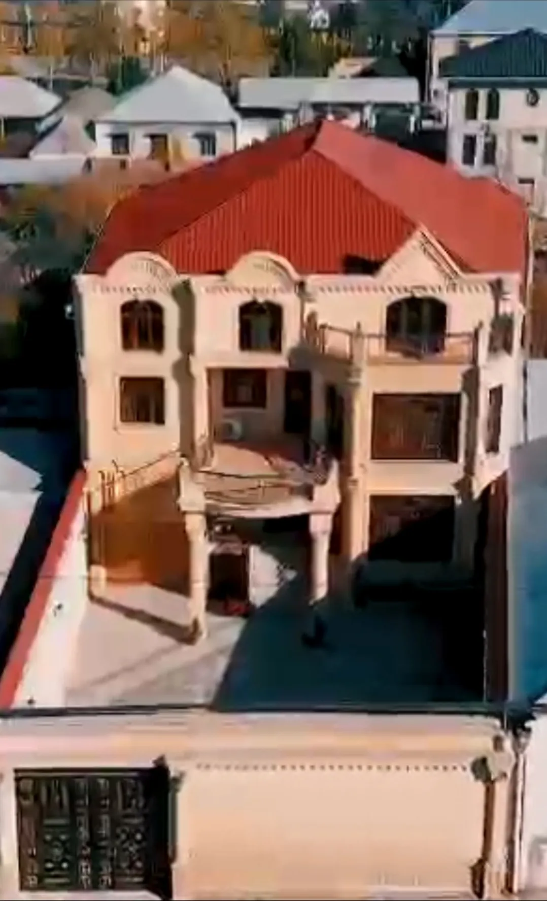 Gəncə, 8 otaqlı Həyət evi satılır - 500 m², 4 mərtəbə, 21 sot — Ev, villa, Gəncə (2)