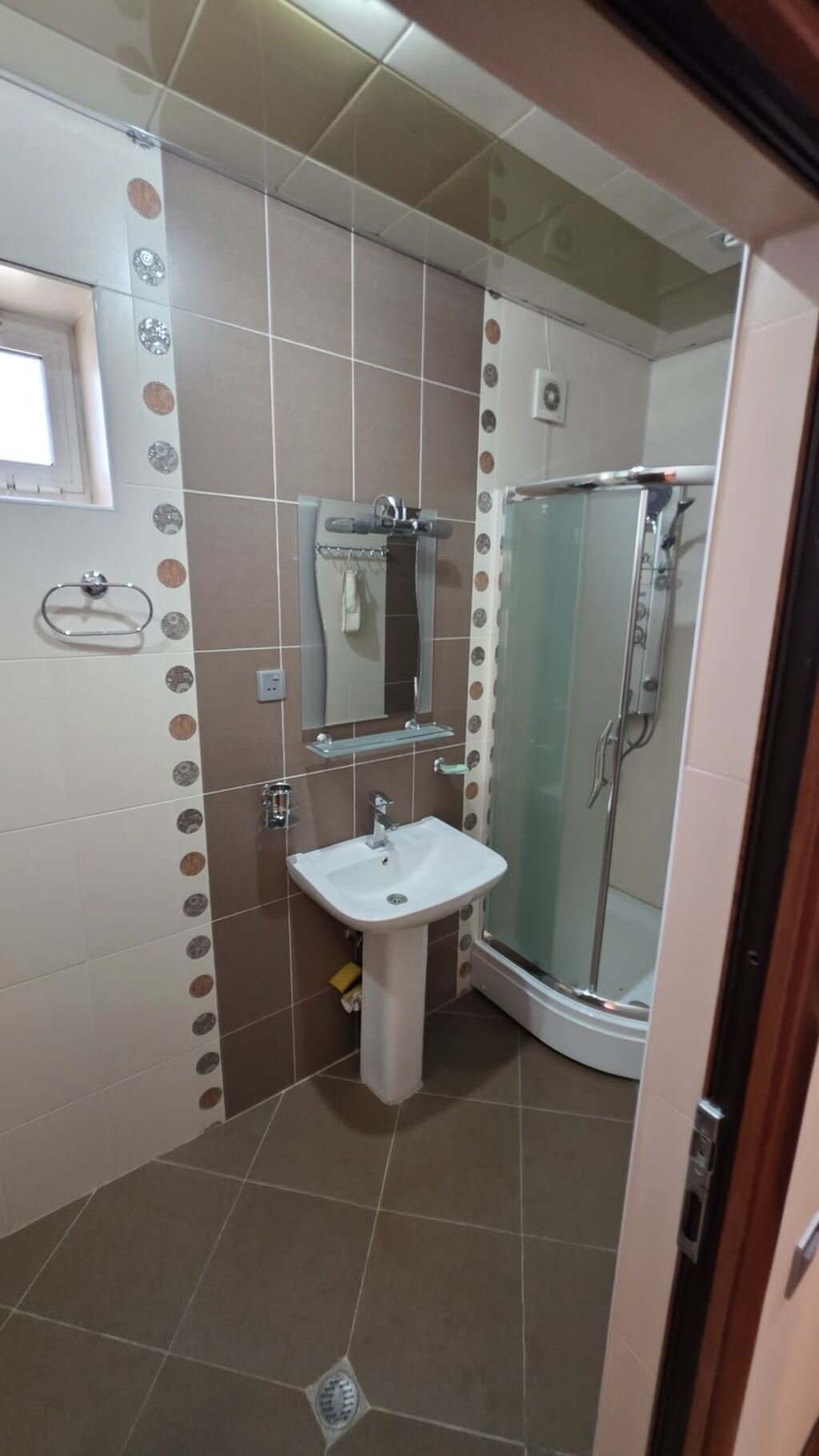 Satılır — 6 sotda 6 otaqlı ev Sahə: 124 m² Torpaq sahəsi: 6 sot — Ev, villa, Bakı (10)