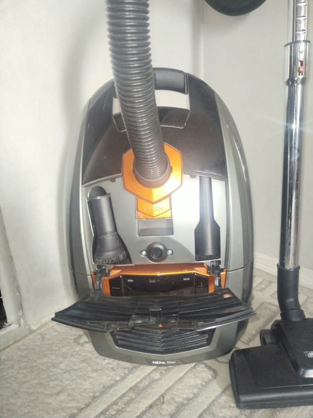 Riffel Tornado tozsoran - Güc: 2400W yüksək sorurma gücü — Tozsoran, Masazır