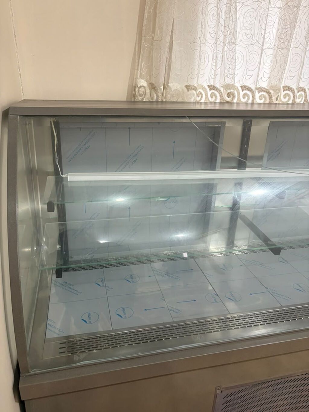 Yenidir İşlenmeyib. Sadece yolda gətirilerken şüşəsi sınıb — Soyuducular, Şamaxı (3)