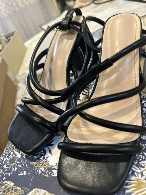 Qadın sandaleti – qara, dabanlı - Model: zərif çoxzolaqlı sandal — Bakı