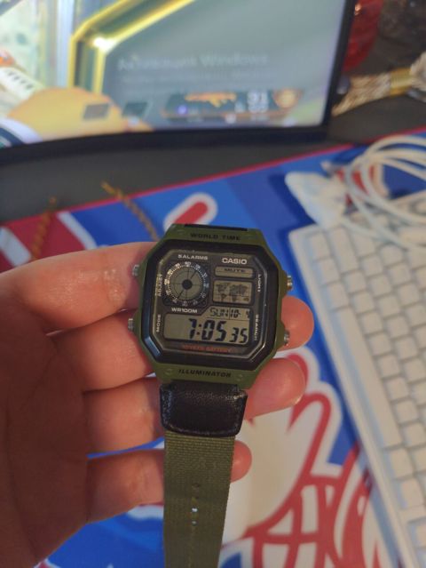 Yeni, Qol saatı, Casio — Bakı