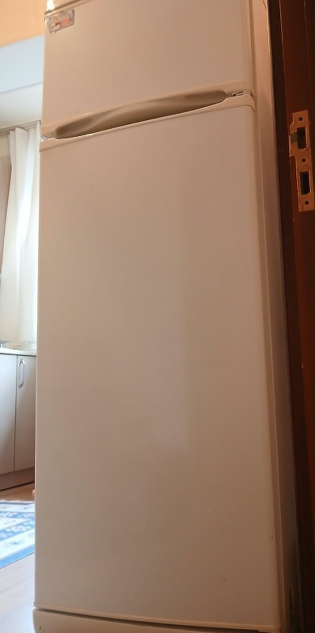 Ağ iki qapılı soyuducu tam işlek gelin geldiyi üçün satilir - Üst — Soyuducular, Bakı (2)