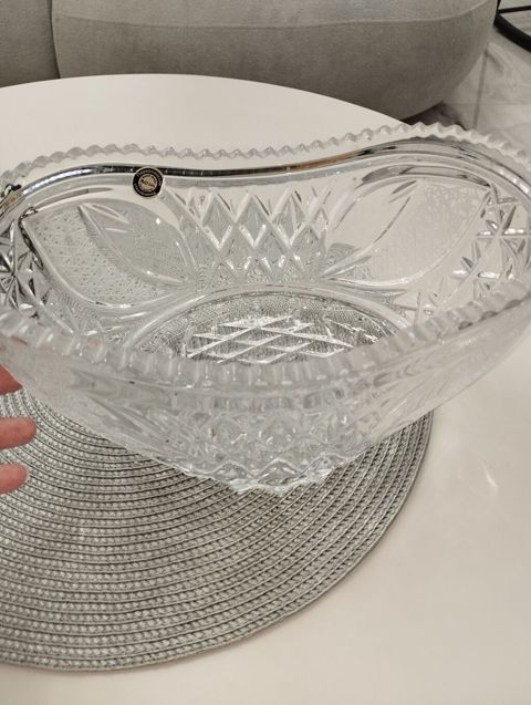 Məhsul: Kənarları dalğalı, əl oyma naxışlı kristal qab - Material — Bakı