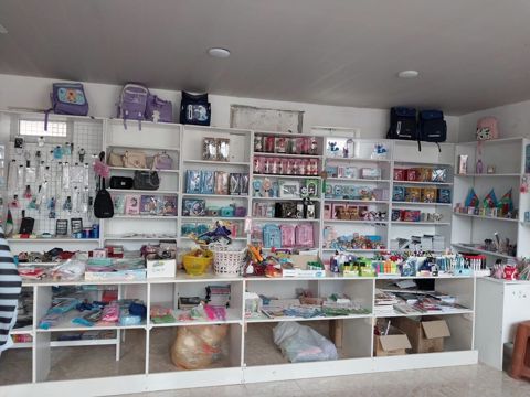 Magaza ucun vitrinler satilir, 9.50 uzunu 2.10 hüdürlük vitrin — Bakı