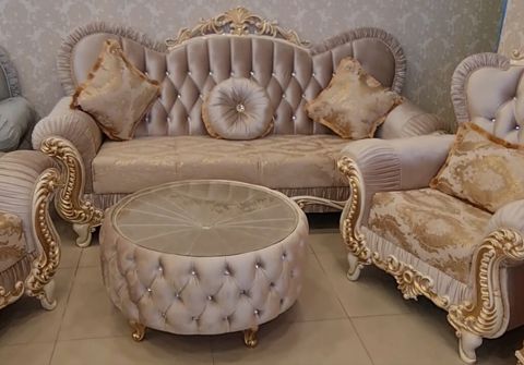 Yenidir. Qiymetde endirim olunacaq. Klassik barokko üslubunda yumşaq — Bakı