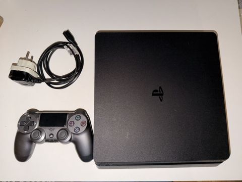Salam. Sony PlayStation 4 Slim satılır. 500GB yaddaşı var. 2024-cü — Bakı