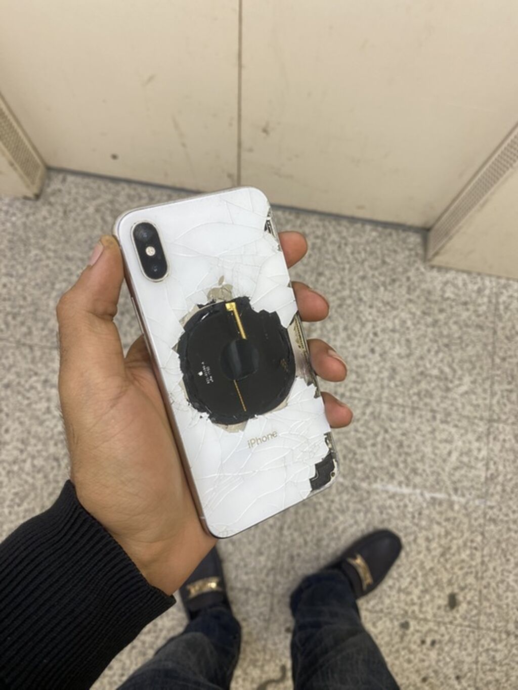 İphone x Ekran və arxası çatdır Bele işlemeyinde heçne problem — Smartfon ehtiyat hissələri, Bakı (2)