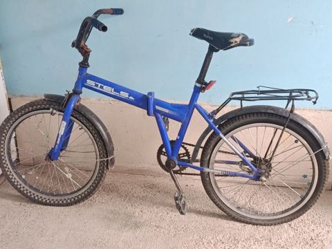 Uşaq velosipedi – Stels markası, mavi rəng. Xüsusiyyətlər: - Təxmini — Masazır