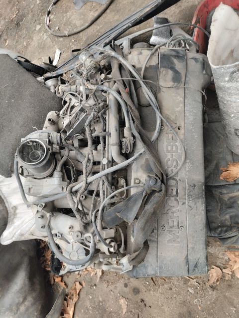 Mercedes-benz benzin mühərriki satılır. Xüsusiyyətlər: - Marka — Gəncə