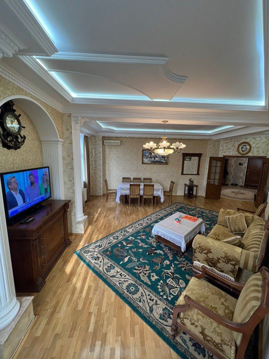 Satılır 4 otaqlı yeni tikili 200 m² — Mənzil, Bakı