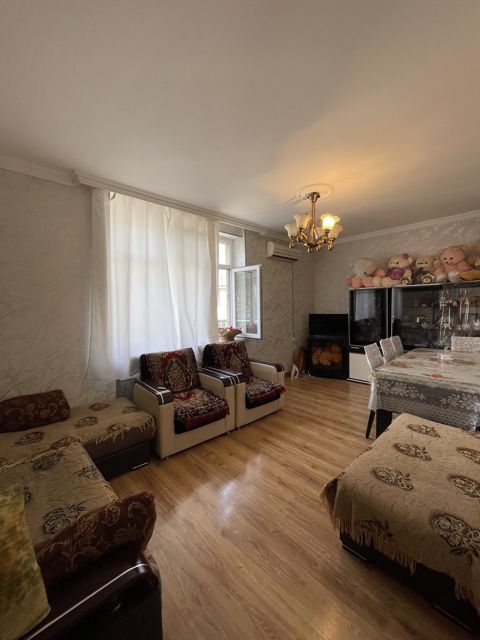 Satılır 2 otaqlı köhnə tikili 60 m² — Bakı