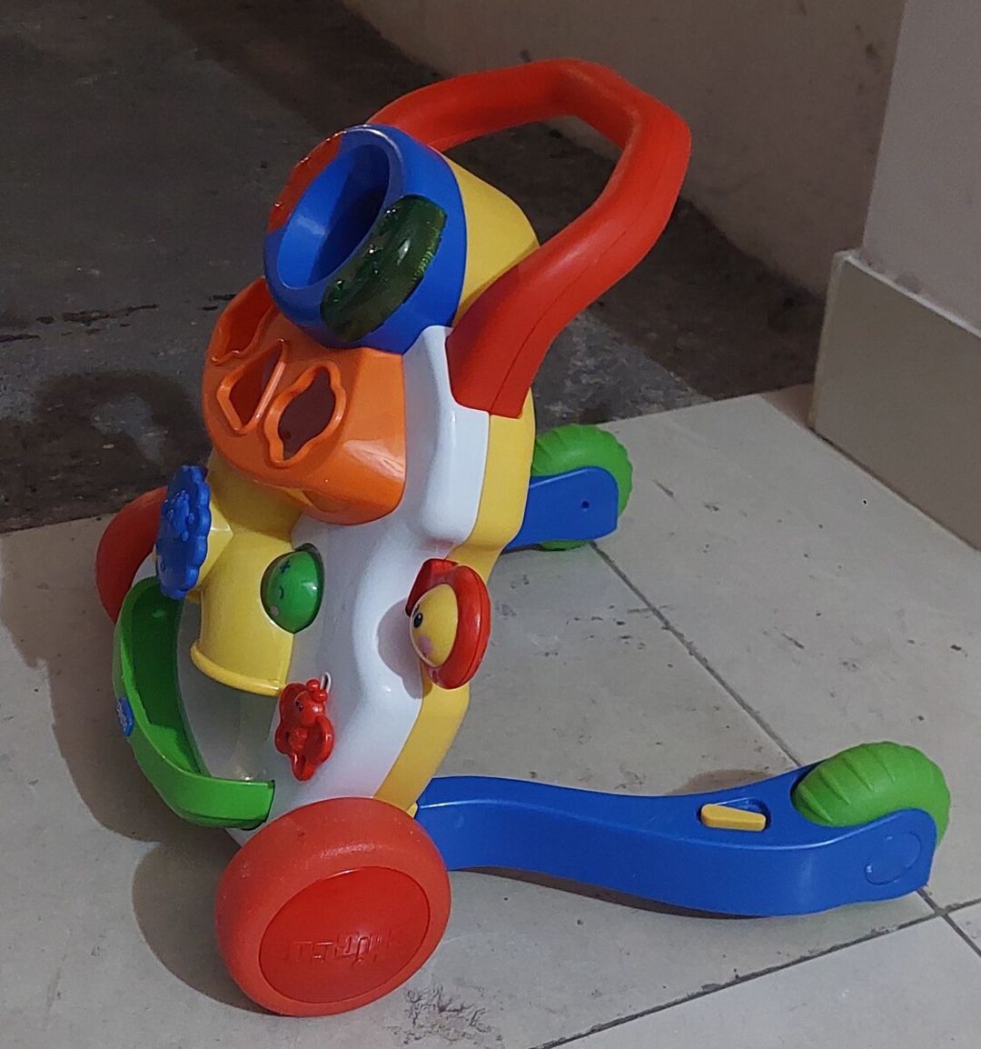 Yürütəc Chicco — Yürüyüş qurğuları və tullanma çərşiləri, Bakı (3)