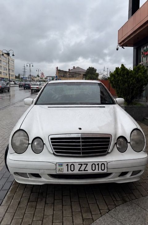 Mercedes E 220, 2.2 L, 1995 il, 500 000 km — Quba