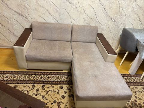 Endirim edildi‼ Künc divan. Satılır 140 azn. Bazalıdır. 1,65*1,90 — Qobu