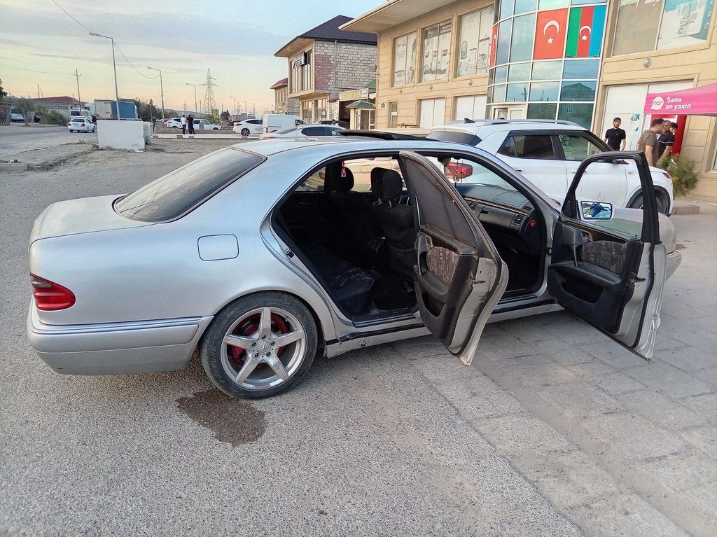 Mercedes E 230, 2.3 L, 1996 il, 560 000 km — Avtomobillər, Ucar (4)
