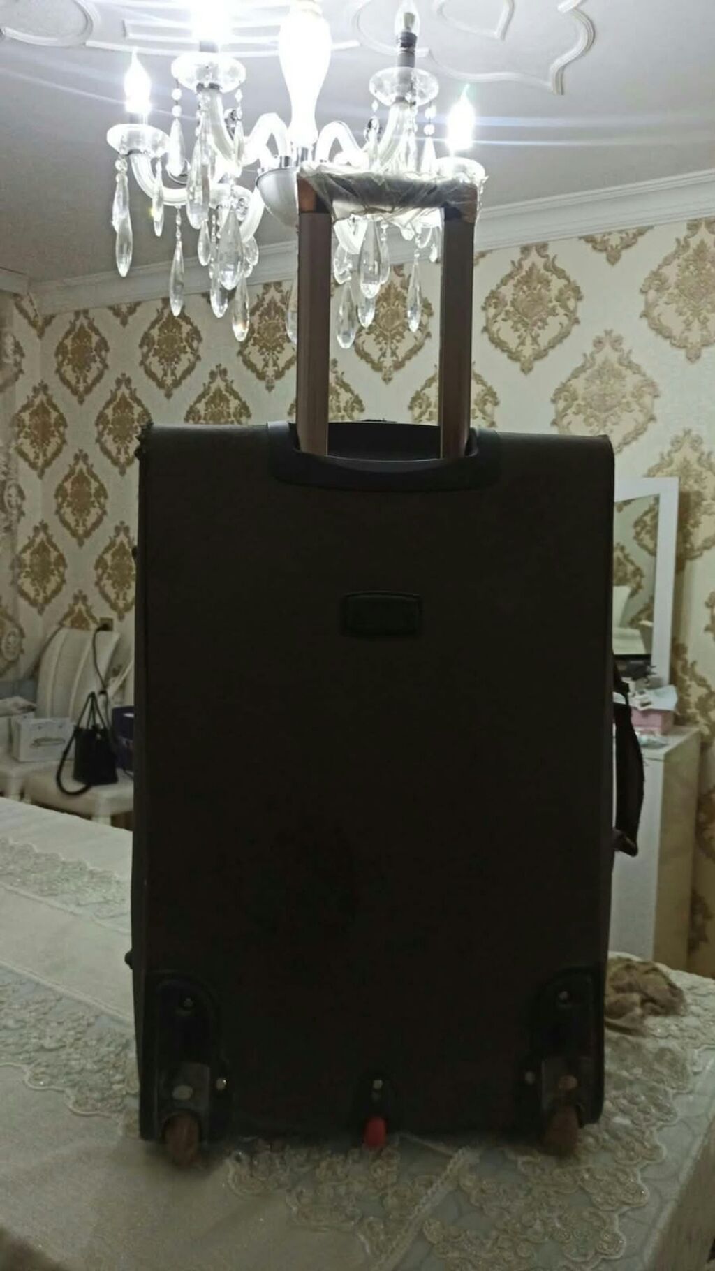 Böyük ölçülü təkərli səyahət çamadan satılır. qiymət 30 manat. Sadəcə — Çamadanlar, Sumqayıt (3)