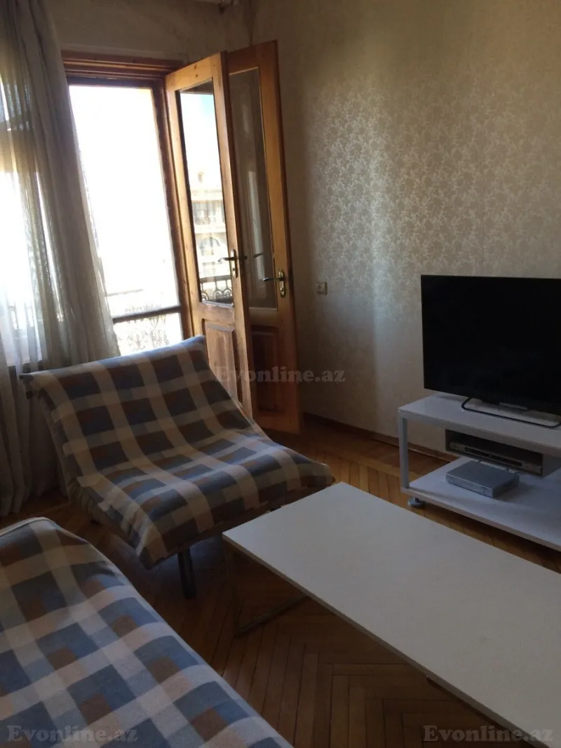 Satılır 1 otaqlı Mənzil Köhnə tikili 40 m² Bakı, Səbail r — Mənzil, Bakı (8)