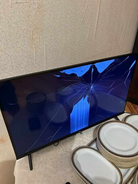 TCL smart televizor (təqr. 43–50 düym arası, nazik çərçivəli, iki — Bakı