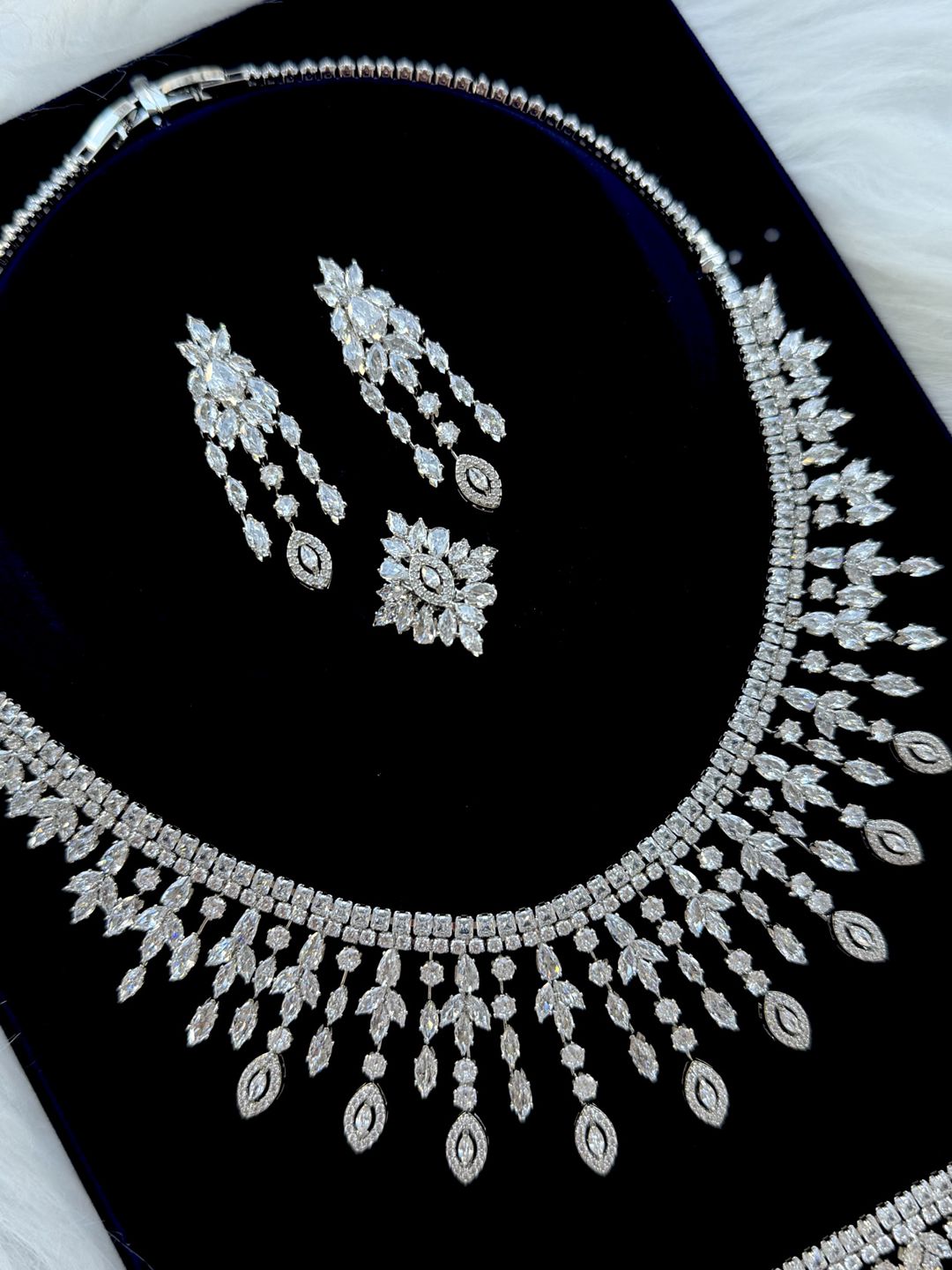 Bijuteriya dəsti boyunbağı, qolbaq, sırğa və üzük 52095 — Mallar, Bakı (3)