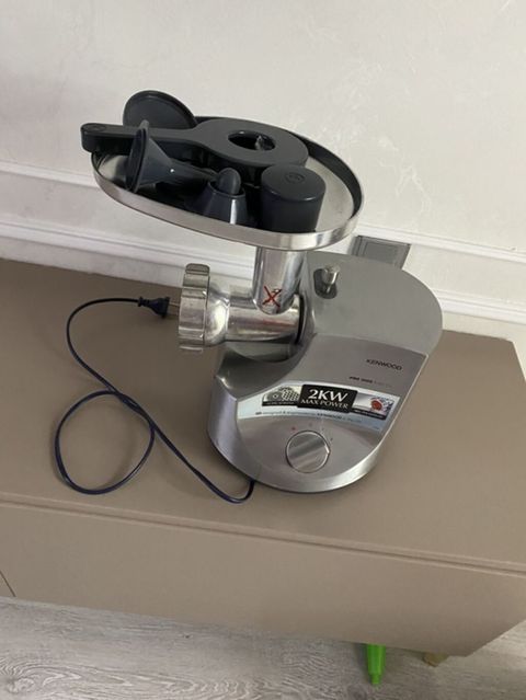 Kenwood PRO 2000 2kW ətçəkən maşın Xüsusiyyətlər: - Maksimal güc — Bakı