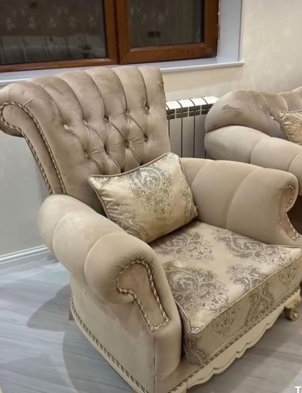Klassik üslubda salon dəsti - Tərkib: 3 nəfərlik divan + 2 ədəd geniş — Yumşaq mobilya dəstləri, Digah (2)
