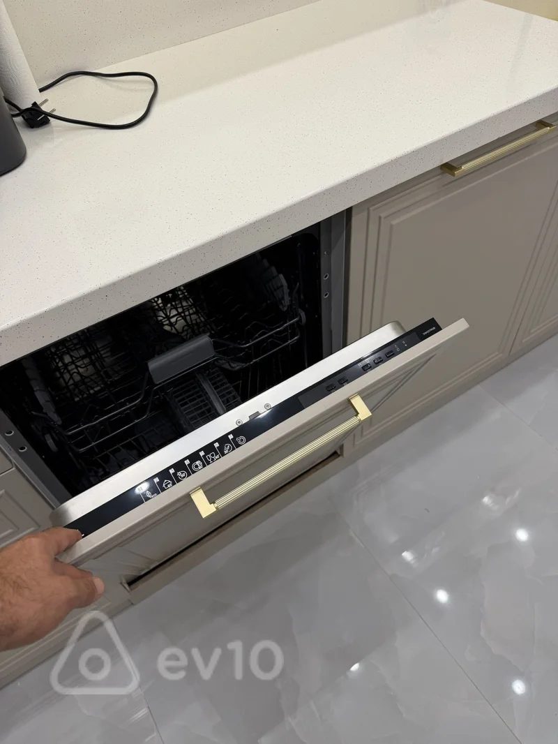 3 otaqlı mənzil, 150 m², Azərbaycan prospekti — kirayə — Mənzil, Bakı (6)