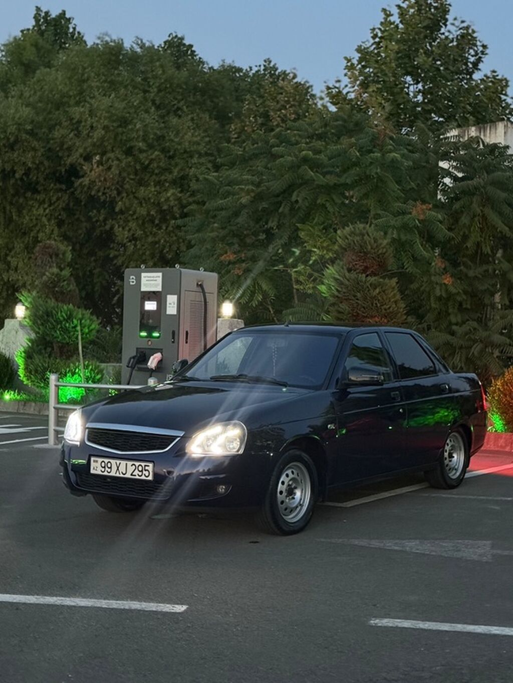 Lada Priora sedan – tünd göy rəng, AZ nömrə nişanı 99 XJ 295. Maşın — Avtomobillər, Bakı (5)