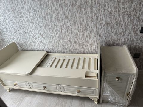 Uşaq çarpayısı və komod dəsti Hem yatag hemde besik kimi istifade — Masazır