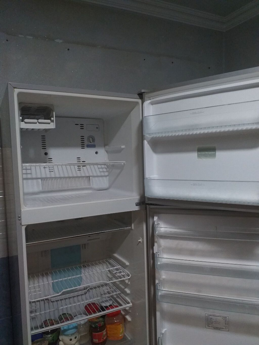 İşlənmiş 2 qapılı Toshiba Soyuducu Satılır, rəng - Qara — Soyuducular, Bakı (2)