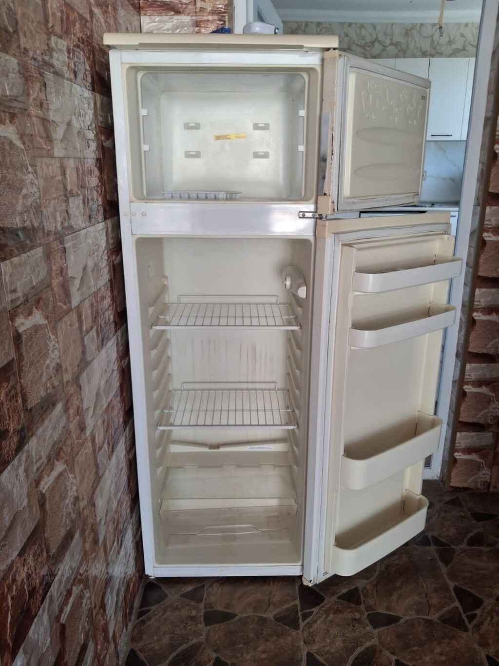 Ünvan Lənkəran Altus iki qapılı soyuducu - Üst hissədə dondurucu — Soyuducular, Bakı (2)