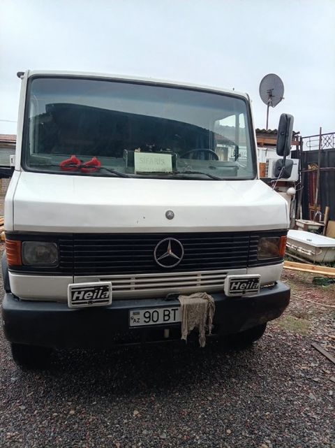 Mercedes 611 D, 4.0 L, 1994 il, 400 000 km — Masallı