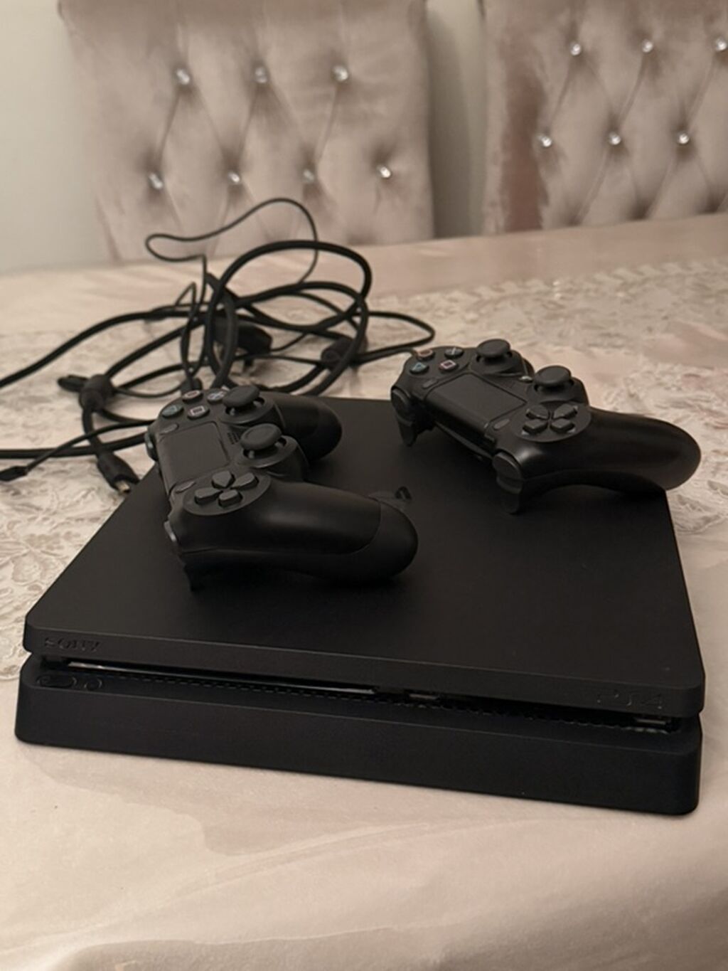 Sony PlayStation 4 Slim 1tb 2 ədəd orginal pult verilir ustada olmayıb — Oyun konsolları, Sumqayıt (2)