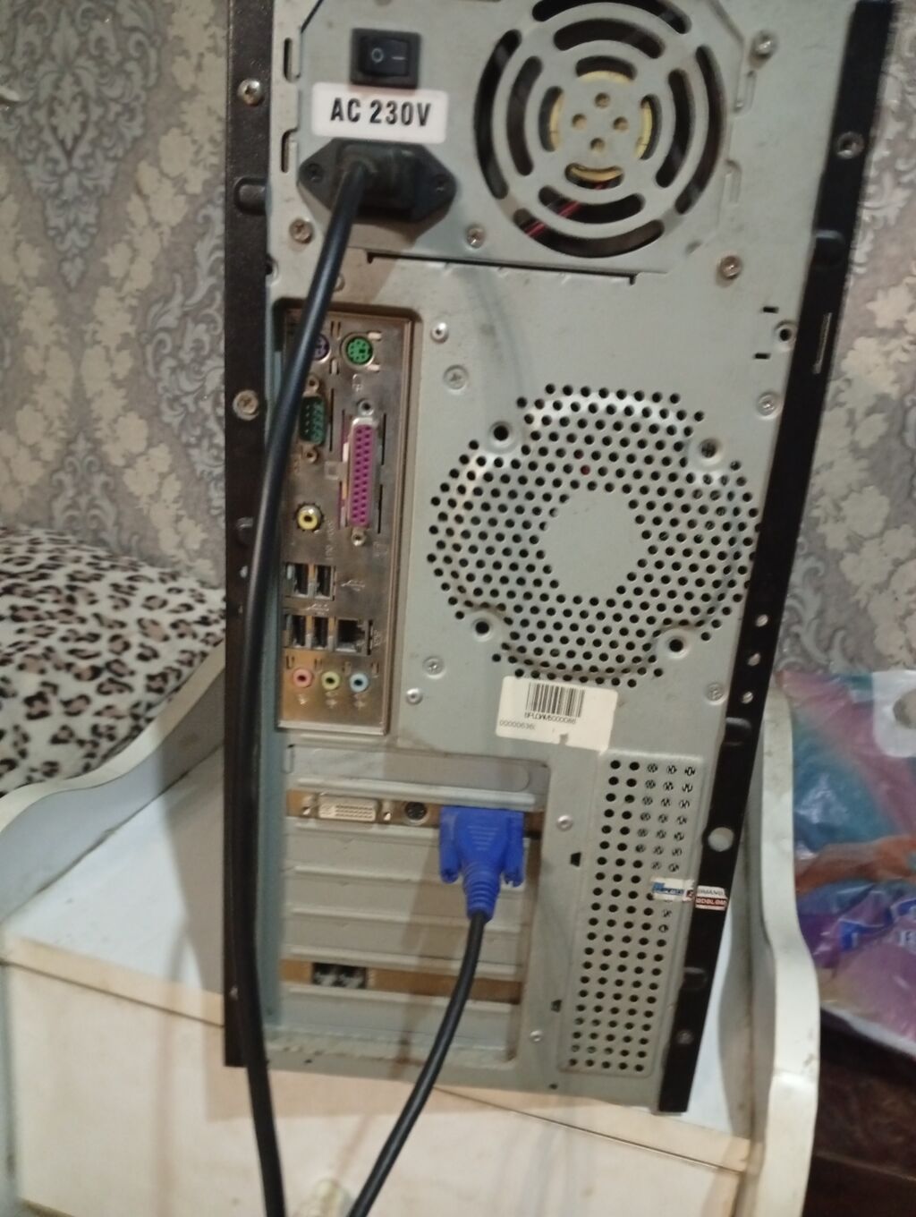 satılır biri işlekdir digeri yox aparatda işlekdir monitorun — Monitorlər, Bakı (6)