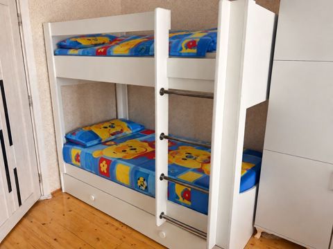 Uşaq üçün ikimərtəbəli çarpayı - Rəng: ağ - Material: möhkəm — Bakı