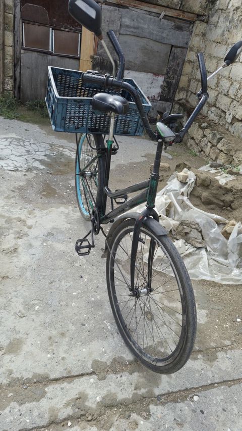 Yükdaşıma üçün praktik şəhər velosipedi - Ön tərəfdə iri plastik — Digah