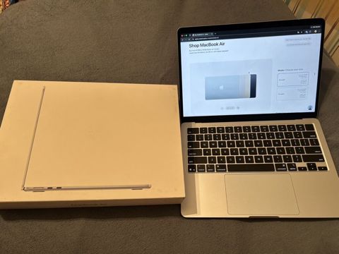 Apple MacBook M4-dür. 16/256 Amerikadan özüm almışam. Çox az — Bakı