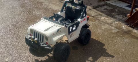 Uşaq üçün elektrikli off-road maşın – 4x4 tipli, ağ rəng — Bakı