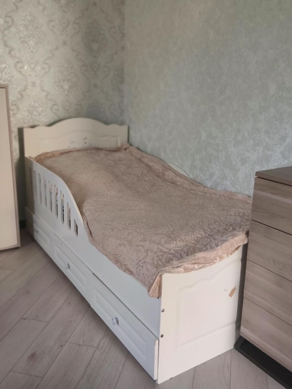 Endirim Kravat qiymeti 70man Tecilii satilir matras var 330man alinib — Bəşikləri, Qobu