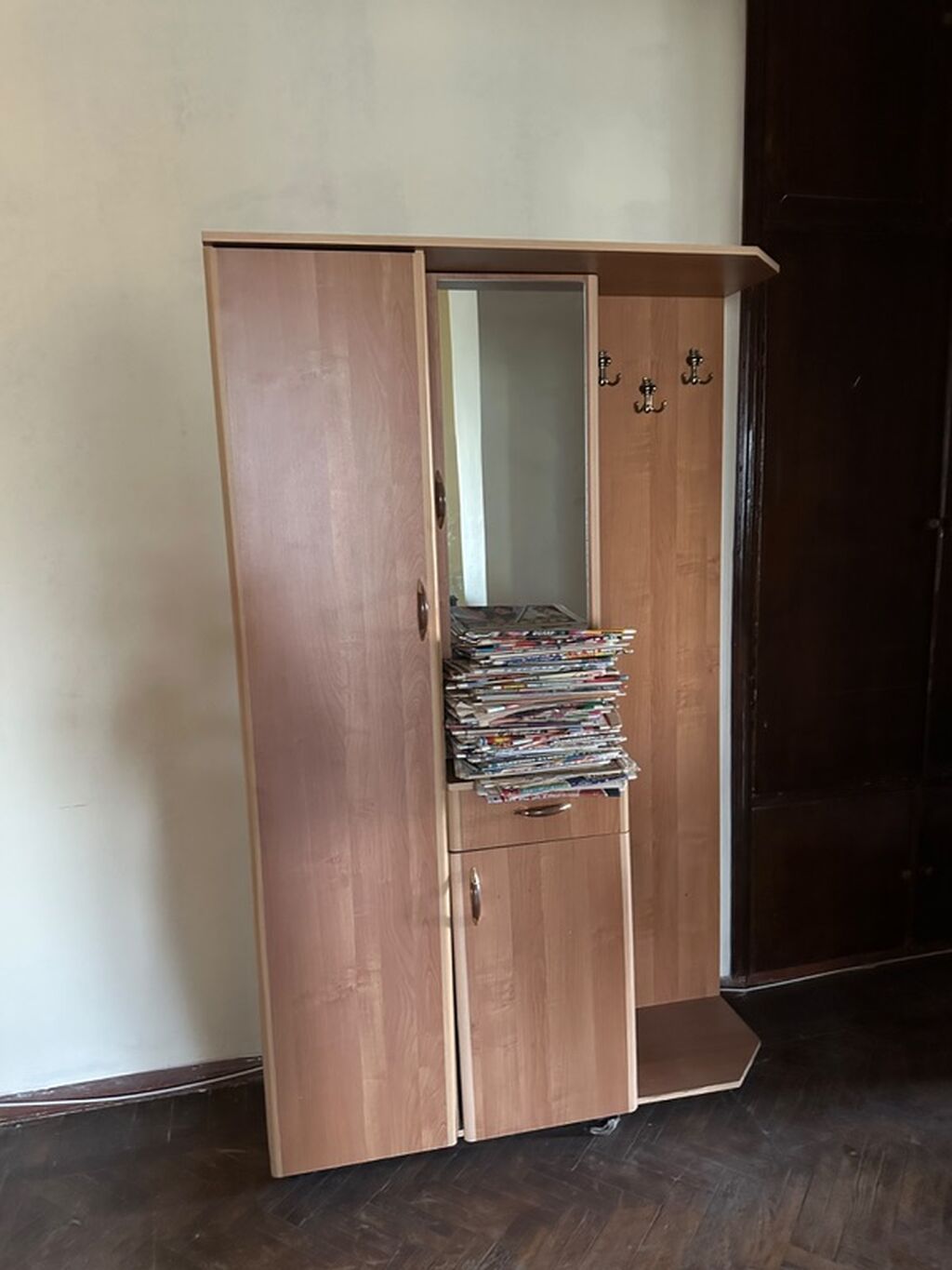 İşlənmiş, 2 qapılı, Güzgülü, Qəhvəyi, Açılan, Düz dolab — Xol üçün, Bakı (2)