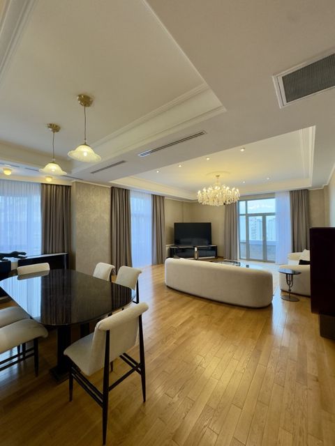Satılır 4 otaqlı yeni tikili 245 m² — LUMORA GROUP