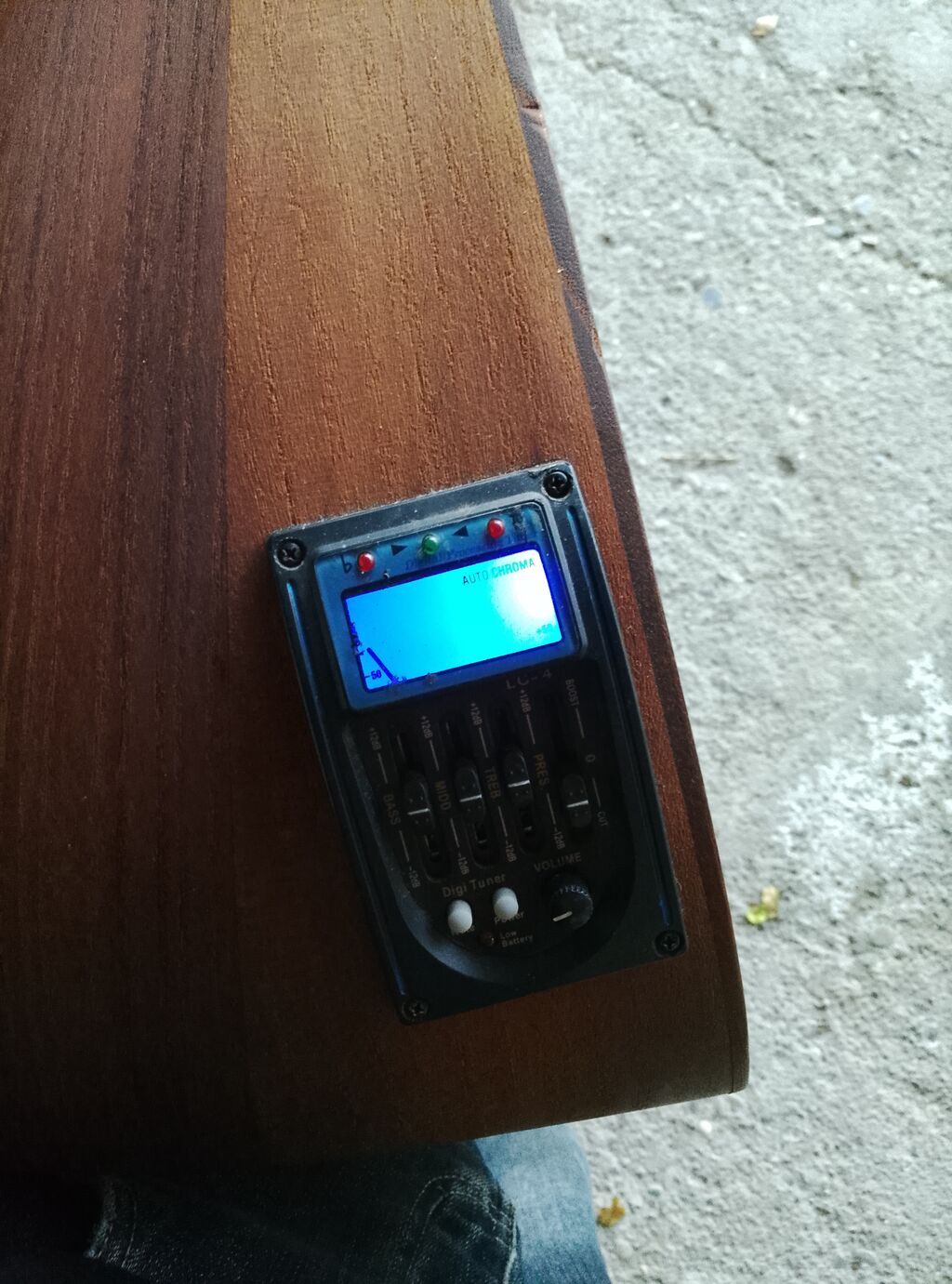 Elektro saz – gövdəsində quraşdırılmış elektronik sistemlə - Korpus — Gitarlar və digər simli alətlər, Xudat (3)
