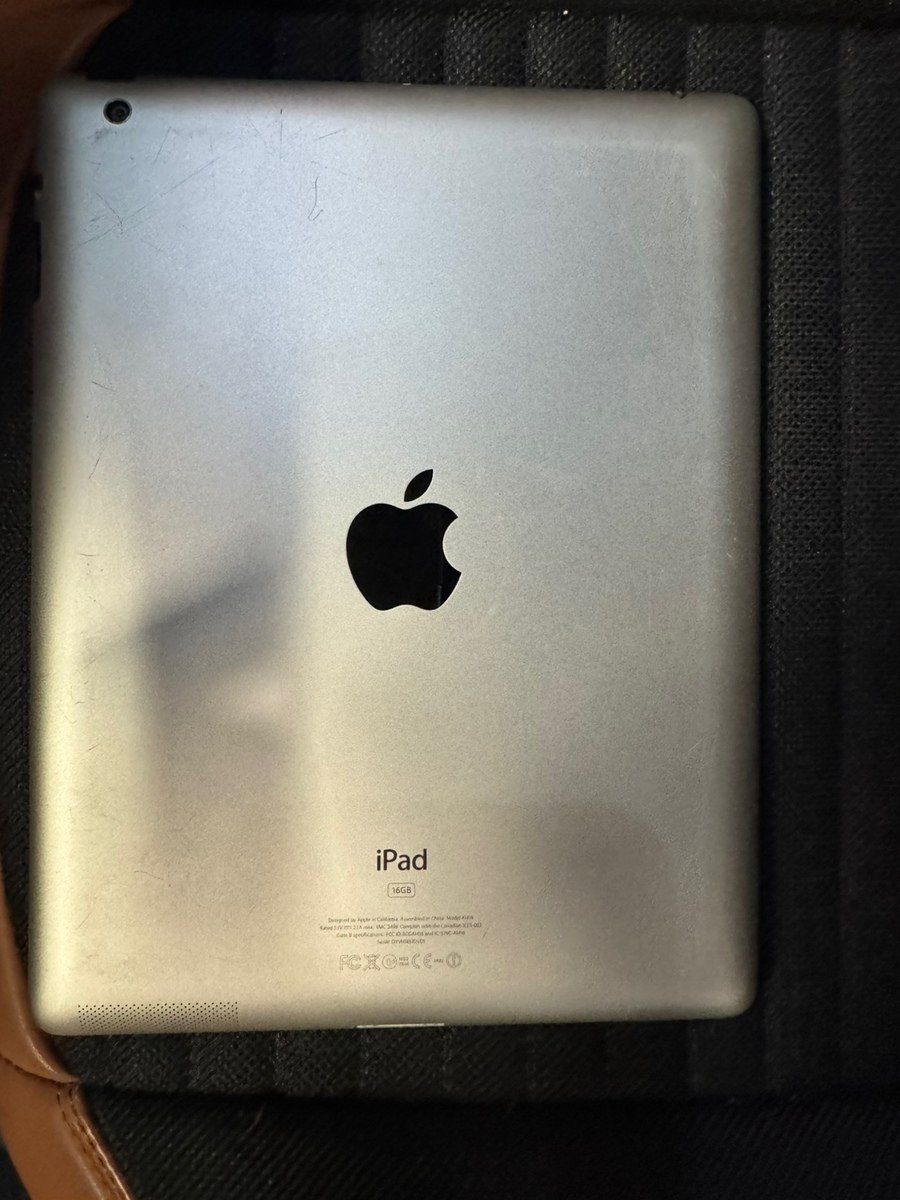 Apple iPad 3 16GB Wi-Fi, 16GB/1GB — Planshetlər, Bakı (2)