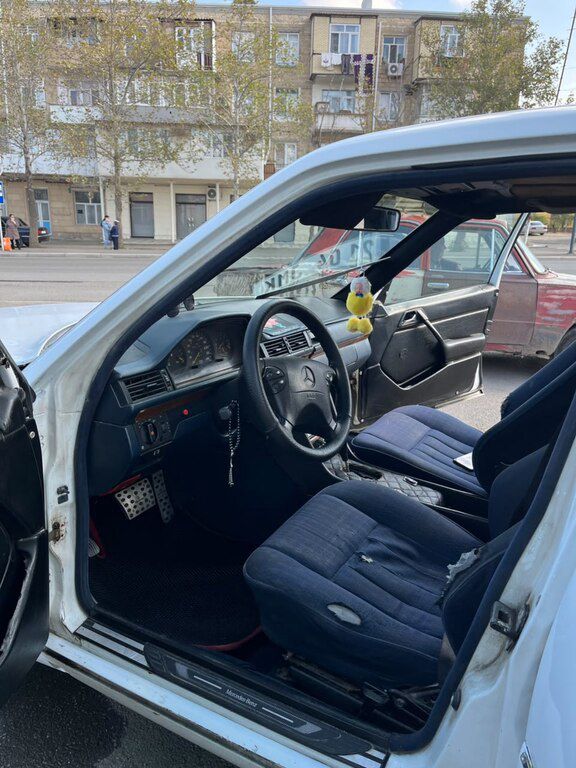 Mercedes 220 E, 2.2 L, 1992 il, 350 310 km — Avtomobillər, Gəncə (4)