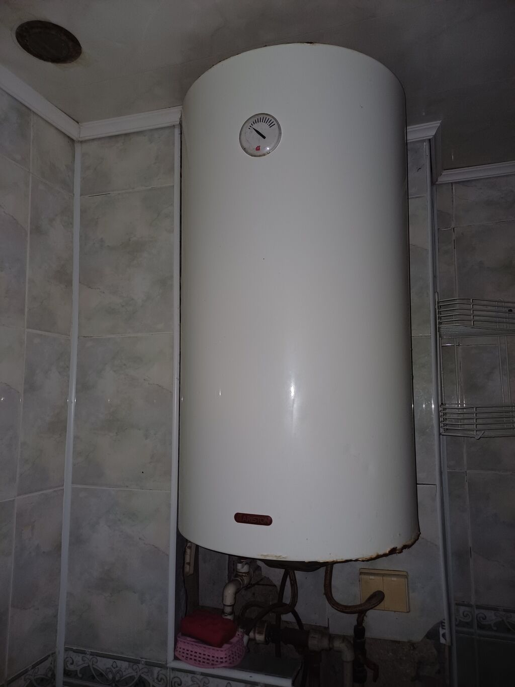 Ariston elektrik su qızdırıcısı (vertikal, silindrik model) - Tutum — Su qızdırıcılar, Bakı