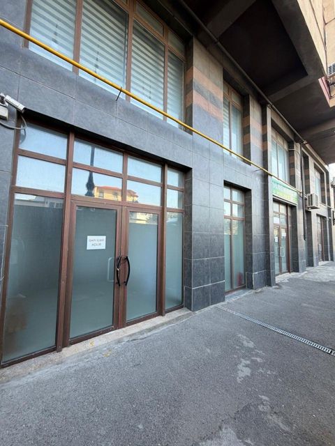 Satılır obyekt 560 m² — Bakı